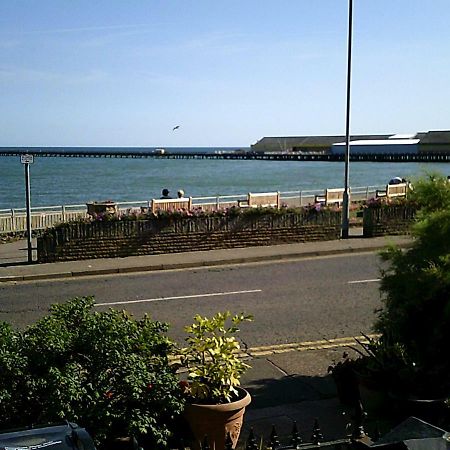 Regency House Bed & Breakfast Walton-on-the-Naze Exterior photo