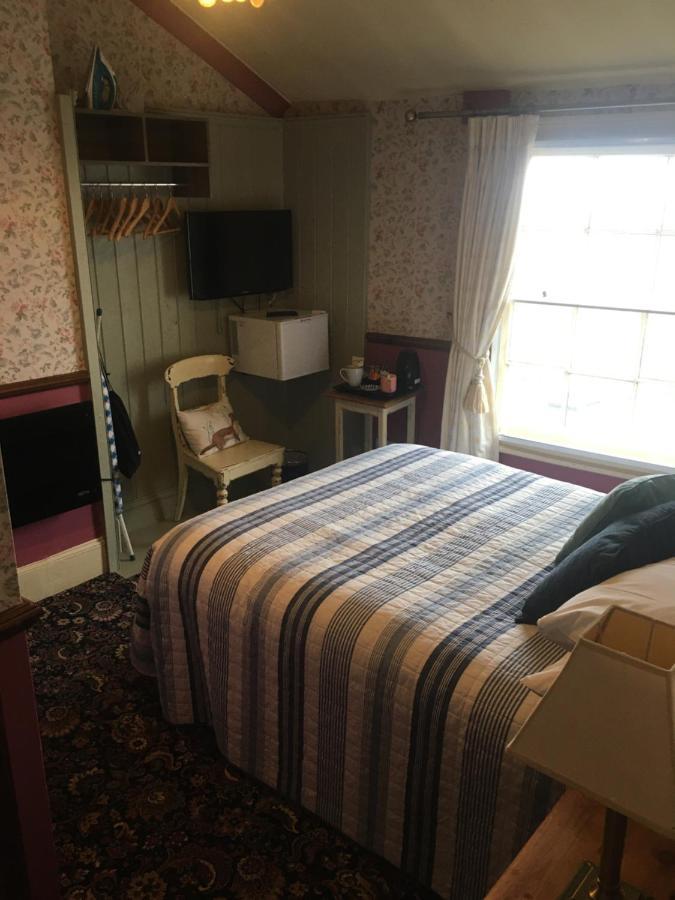 Regency House Bed & Breakfast Walton-on-the-Naze Exterior photo