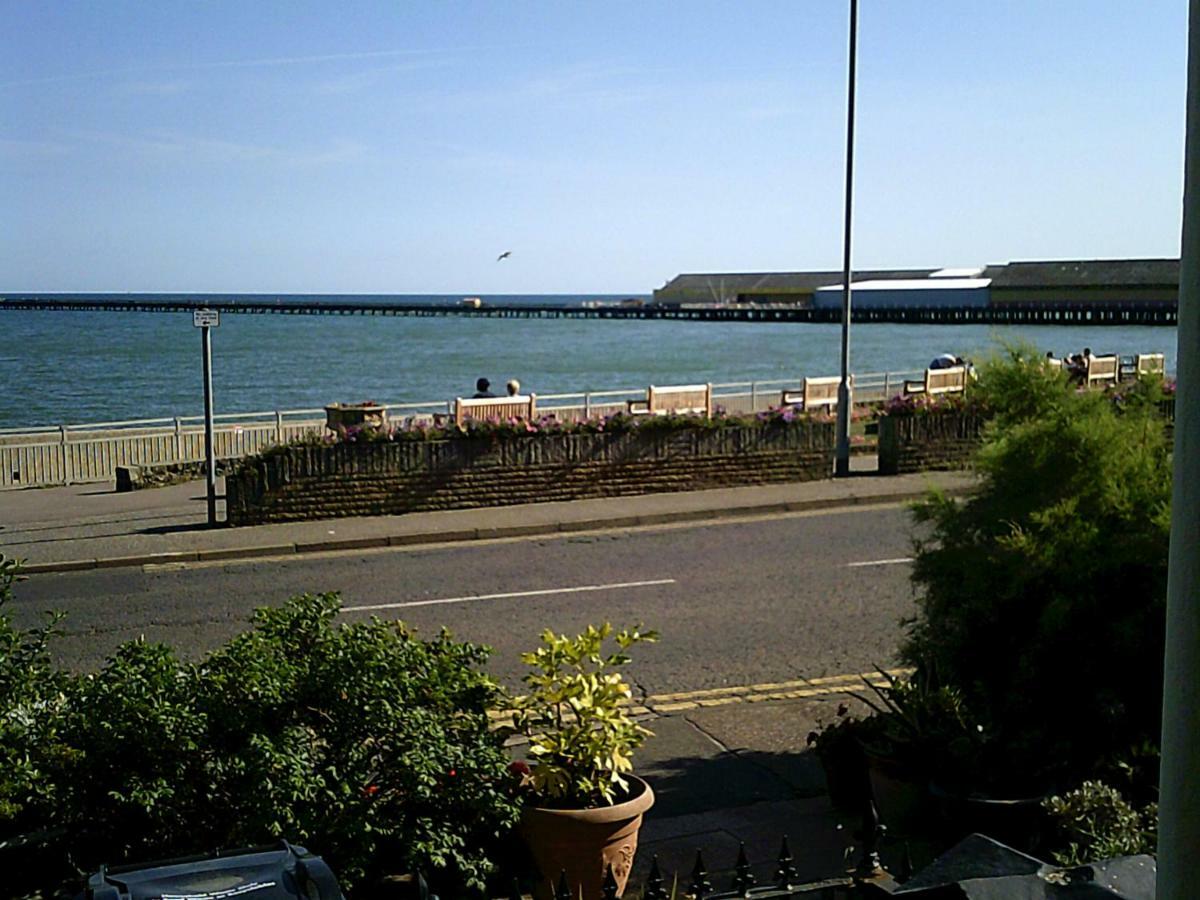 Regency House Bed & Breakfast Walton-on-the-Naze Exterior photo
